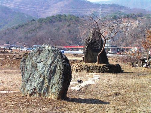 제 1 편 제 1 장 역사 단양의 선사문화 58 59 기시대의 연결고리 역할을 하고 있으며 중석기 문화 연구에 크게 기여하고 있다.