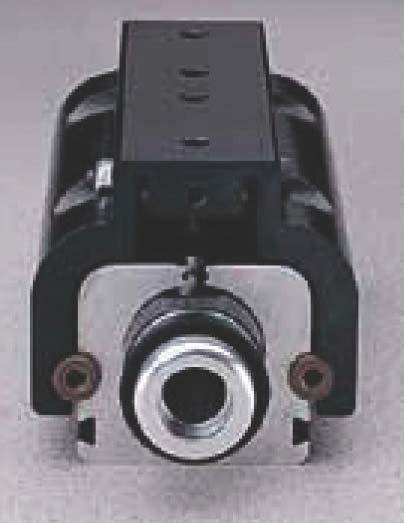 Piston Band Cylinder TM 의 piston은 stamped steel bracket에의해