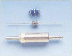 서지 (Surge) 보호의이론 7. 서지보호기의적용소자별특성 가스방전갭 (Gas gap) 1,000V 까지다양하며방전전류내량높아서 300,000A 까지서지전류를흘릴수있는소지도있습니다.