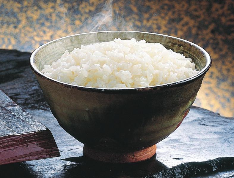 Sushi 100 C 212 F 초밥 0 psig White Rice 104 C 219 F 백미 2.1 psig Brown Rice 105 C 221 F 현미 2.8 psig 3 Pressure Settings 3단계 압력 설정 Pressure: The sharpest tool in the kitchen. 압력, 없어서는 안될 취사 도구.