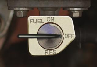 제 3 장. 작동장치, 지시등, 그리고장비 그외작동장치 다른작동장치들의작동방법이나위치는조금씩다를수있으니정확한사항은각오토바이의사용설명서를참고하십시오. 그외의작동장치들은다음과같습니다 : Fuel Supply Valve( 연료공급밸브 ): 보통연료탱크아래에위치되어있어, 엔진으로 OFF 위치점의연료공급밸브가는휘발유의흐름을조절합니다.