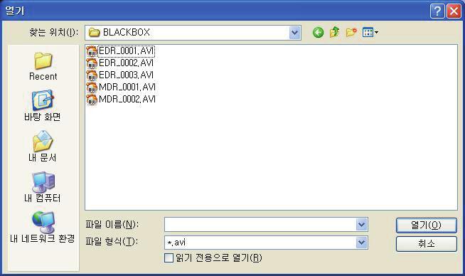 18. 파일열어재생하기 # 파일열어재생하기 : BLACKBOX 폴더에저장된파일들을열면, 자동으로파일리스트에들어가면서재생이시작됩니다. 특정파일을 재생하고자한다면, 파일리스트에서선택후재생버튼을선택합니다. 1.# 블랙박스장치에들어있는마이크로 SD 카드를꺼내어컴퓨터와연결합니다. 2.# 뷰어메인화면에서버튼을선택합니다. 3.