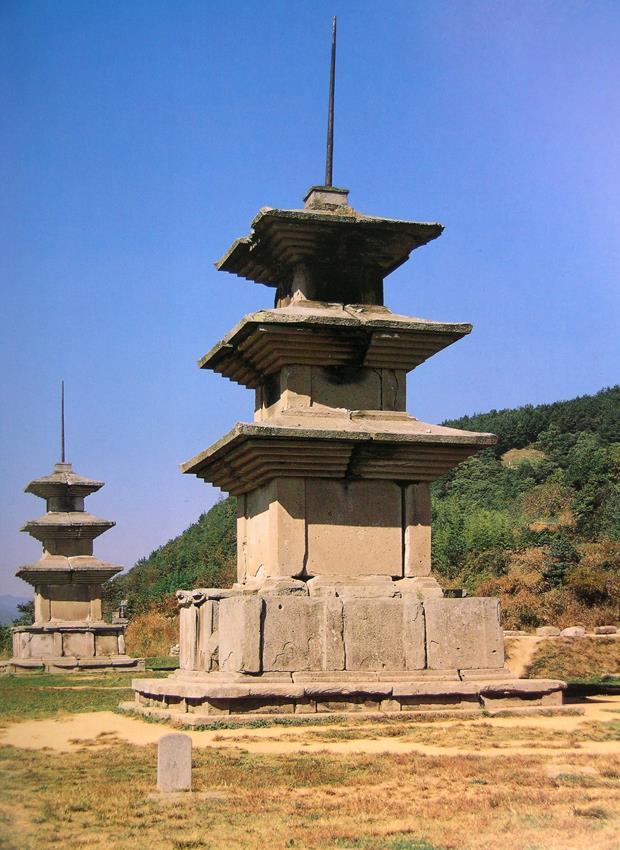 < 불국사석가탑 >, 통일신라 8 세기중엽, 높이 10.