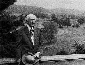 History of SPACE 78 Frank Lloyd Wright " 위대한건축은인간이위대하다는가장위대한증거다 " 건축의거장들, 즉발터그루피어스, 르꼬르뷔제, 미스반데어로에등보다 10여년먼저태어난그는 91세 10개월이라는장수를누리며, 죽음직전까지설계작업을계속해왔다.