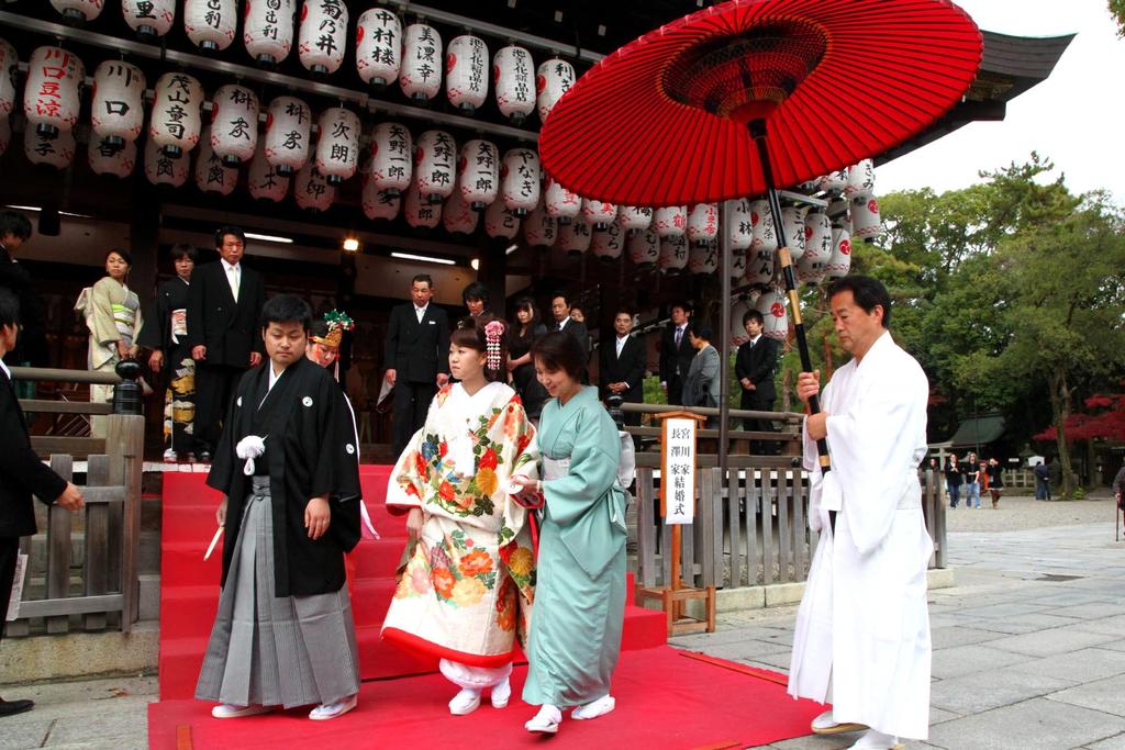 09 <그림 5> 전통 혼례식의 신랑 신부, 일본