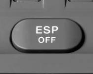 ESP OFF 스위치를이용한 ESP 기능해제 눈길또는빙판길에서좌우구동바퀴에계속해서슬립이발생할경우, 엔진구동력제어로인하여가속페달을밟았음에도불구하고엔진회전수가상승하지않아출발이힘들수있습니다.