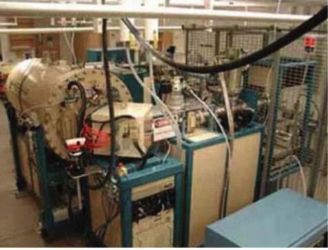 108 채종서 Fig. 12. Accelerator mass spectrometry by NEC (Courtesy of NEC, ). Fig. 13. D-T accelerator (Courtesy of Thermo Scientific). 현재양전자방출핵종은주로 PET 진단등의료적으로이용되고있으나두께측정이나물질의습도측정과분석용추적자로이용되기도한다. 6.