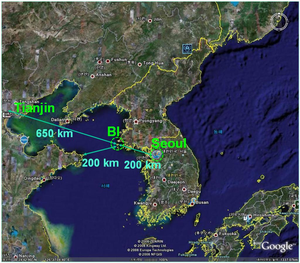 242 서석준 임용재 서영교 정동희 정해진 이민도 박진수 홍유덕 I. 서론 해마다겨울철고농도미세먼지및황사의유입으로우리나라대기질은많은영향을받고있으며미세먼지농도는매년증가하는추세에있다. 이러한겨울철미세먼지는직경 2.5 μm 내외로기관지염및천식, 강수, 토양등에영향을미치고피해를발생시키며 1) 햇빛의산란, 흡수현상으로시정악화의영향을준다.