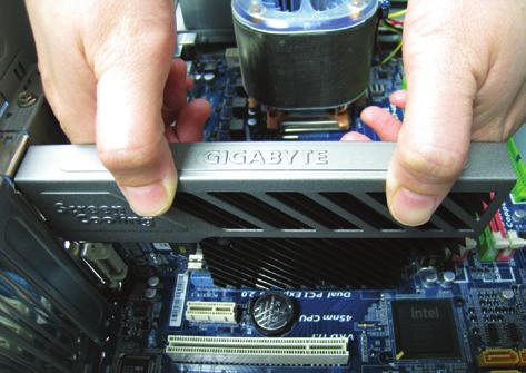 필요한경우, 이슬롯에서금속커버를제거한다음그래픽카드를 PCI Express x16