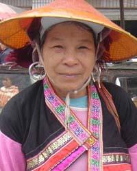 민족 : Huayao Tai 인구 : 90,000 세계인구 : 90,000