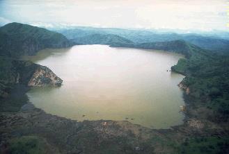 Disaster: (1700 dead) from Gas Solubility 기체의용해도는온도가높아지면감소. Lake Nyos in Cameroon ( 아프리카 ), the site of a natural disaster.