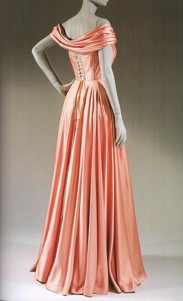 115) <그림 13> Madame Gres, 1954 F/W (출처: 100 Dresses, 2010, p.