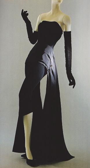 136) <그림 15> Yves Saint Laurent, 1976-1977 F/W (출처: 100 Dresses, 2010, p.