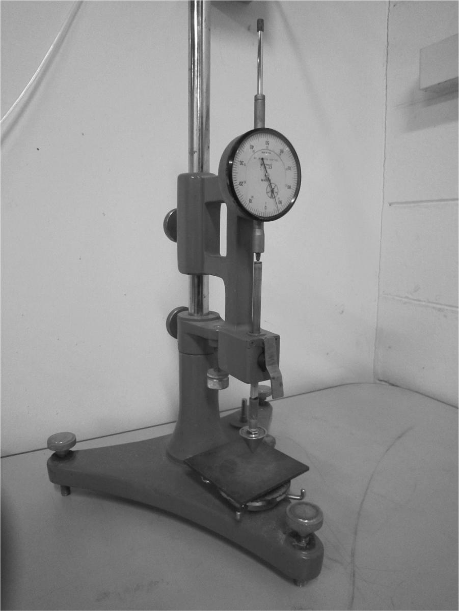 최우석 손영환 박재성 노수각 봉태호 (a) Apparatus for Swedish (b) Mold for Swedish (D 60 mm, H 25 mm) (c) Apparatus for British (d) Mold for British (D 60 mm, H 40 mm) Fig. 3 Apparatus for Fall cone test 나.