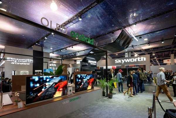 5) 해외업체 : OLED TV 진영확대 해외업체 OLED TV 출시증가 중국을중심으로한해외 TV 업체들의 OLED TV 신제품출시증가가눈에띈다. 대표적으로중국업체창홍은 OLED TV를부스전면에내세웠다. Skyworth 역시월페이퍼 OLED TV와크리스탈사운드 OLED 를선보였다. 전체적으로중국업체들의신제품은국내메이저업체들의브랜드와상당히유사한느낌이다.