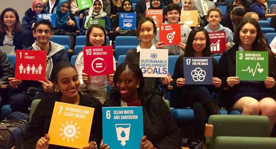 SDGs UN Photo/Ariel Alexovich ECOSOC 청년포럼참가자들이 SDGs 중좋아하는목표의플래카드를각자들고있다. My World Survey 'My World Survey' 는 2012년부터 2015년까지온라인과오프라인을통해참가자들이그들에게가장중요한세계적인이슈가무엇인지투표하도록했다.