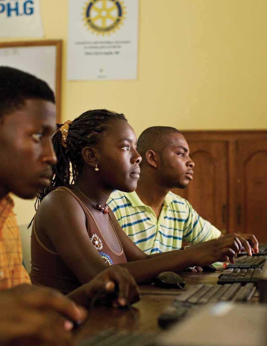 경제및지역사회개발 기본교육과문해력 문해력과가난은긴밀히연관되어있다. 전세계빈곤인구중약 12 억명이읽지도쓰지도못하는문맹상태에있다. 아이티의카이로타리클럽회원들은현지중학교인리세필리프게리에에새컴퓨터실을설치해주었다.