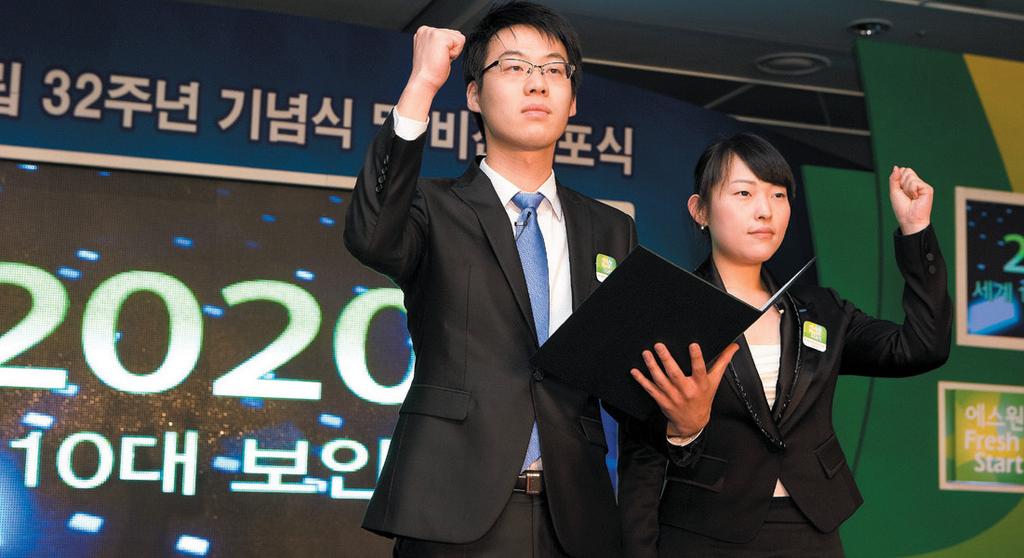 12 업계최초로기업공개 2003. 04 한국산업단지관리공단과스마트카드시스템사업제휴 2013. 09 모바일개인보안서비스 안심폰서비스 출시 1996. 01 주식상장 1996. 03 상호변경, 에스원 2003. 06 전북부안군과의료용스마트카드사업제휴 2003. 09 스마트빌딩관리시스템 SBMS 출시 2010 s 2013.