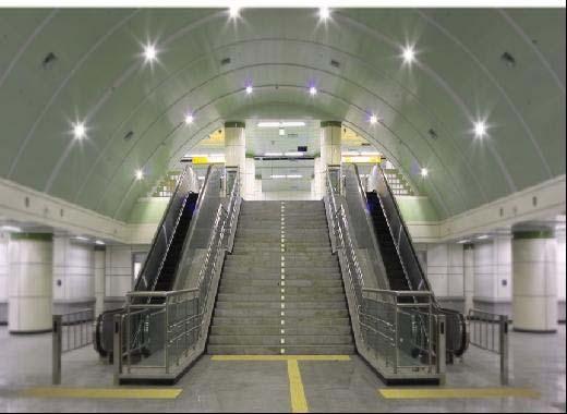 (3) 도보연계체계지하철연계접근수단중가장많은비율을차지하는것이도보에의한접근이기때문에지하철수송수요제고를위해서는도보연계체계를정비하는것이무엇보다도중요하다.