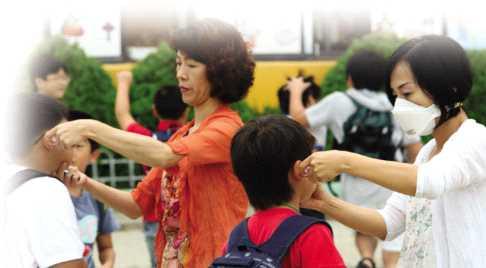 3 학생교육및행동요령 구분 학생행동요령 예방시 평소균형잡힌식사 규칙적인운동으로면역력을높인다 손씻기와기침예절을생활화한다 감염병유행시밀집장소에는가지않도록한다 이상증세 발견시