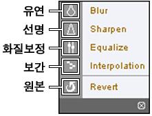 타임랩스검색모드에서의검색은날짜단위로이루어지며달력에서검색할날짜를선택할수 있습니다. 하단부의타임테이블은달력에서선택한날짜의녹화영상의시간정보를보여줍니다. 원하는시간을선택하면해당시간대의영상을화면에보여줍니다. 해당시간대에하나이상의 영상이있을경우검색을원하는세그먼트를선택할수있습니다. 을눌러서검색할날짜 및시간을설정하여특정시간대의영상으로바로이동할수있습니다.