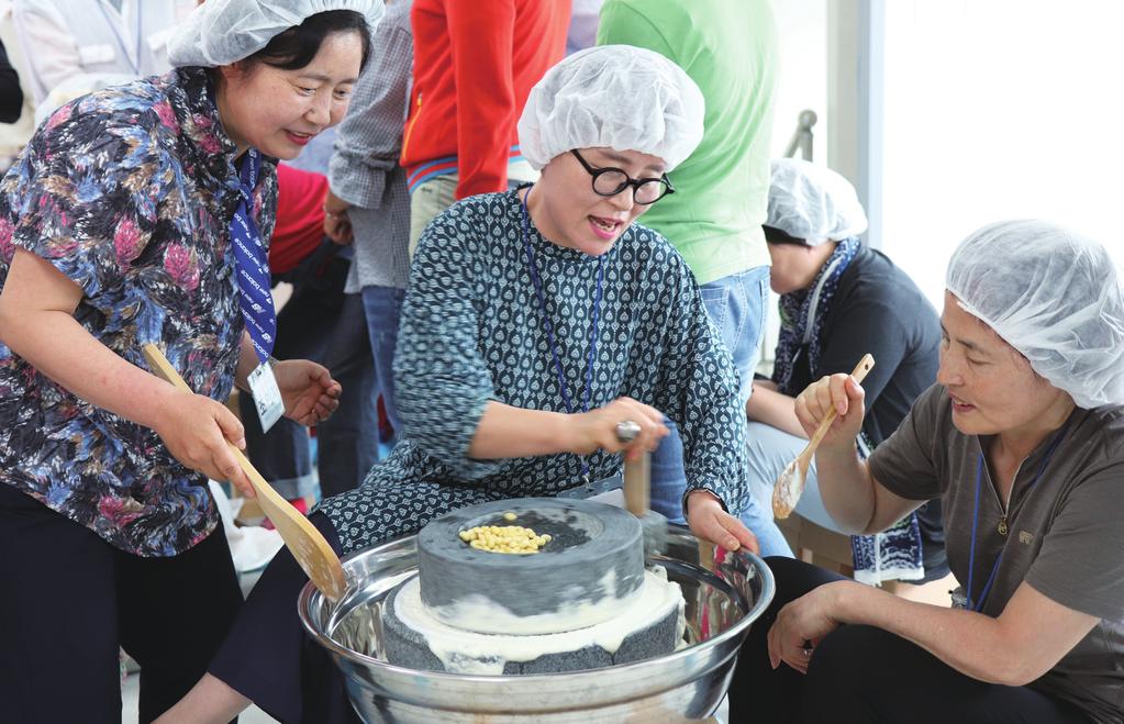 시흥과 딸기, 수박, 메론 등을 생산하는 부여연합회