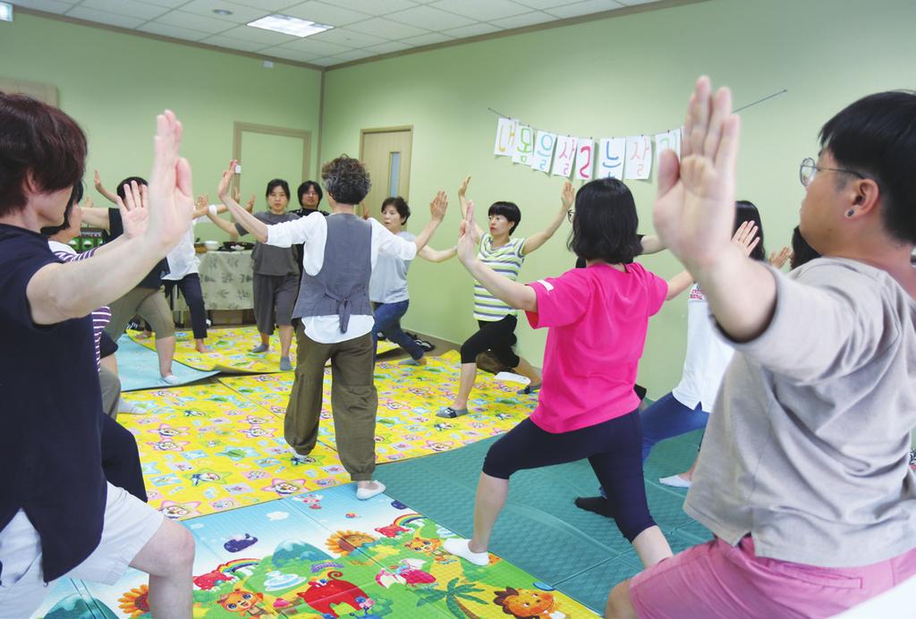 2 한살림경기남부생협 정기이사회결과보고 2018. 6. 21. 부문별보고 [ 경기남부 ] - 하절기주문공급시식홍보행사보고를확인하다. - 비산, 평촌매장물품손실률제한기준해제결과분석을공유하고추후타매장물품손실률제한기준적용에대해논의하기로하다. - 특별관리매장운영및이용확대기획보고를확인하다.