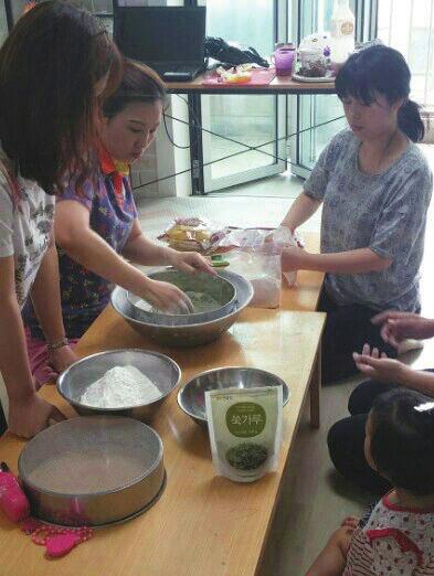 요리 채송미 한살림연합식생활센터 연구위원 사진 김재이 한살림장보기 맛깔난 요리정보에서 더 많은 요리를 만나보세요~ 돼지감자 10월 토종풋고추, 찰옥수수/토종, 알토란, 솔부추 재래종중파, 비름나물 11월 아주까리잎, 마, 한채미나리, 돼지감자, 알토란 12월 피, 돌나물, 상추/재래종, 선비콩, 앉은뱅이밀