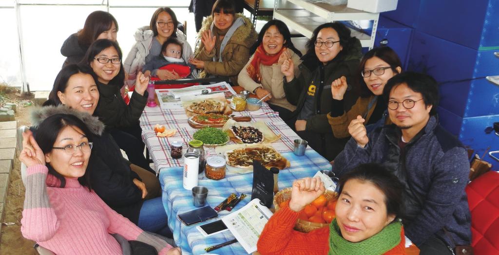 한살림풍경 28년 월 115호 5 육아하는 아빠들, 마을 문을 두드려 주세요~ 대야미 마을 군포 월 군포 한살림하는, 두 아이의 아빠 준열입니 와 자연을 보존할 수 있을지 논의하기 금, 재활용 목공, 책 나눔, 숲 놀이, 청 다. 속달동 깊숙한 보금자리에서 육아 도 합니다.