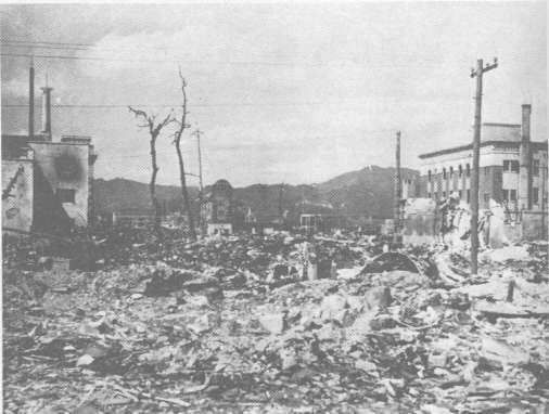 히로시마핵폭발에의한건물피해 폭발원점에서약 300m 이격지점,