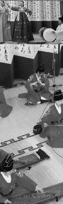 2013, 2014 요람 한국음악전공 Department of Korea Music 전공소개 134 한국음악과는기악 / 성악 / 타악 / 이론을주된전공으로하고있다. 한국음악의기본인악가무를기본으로국악예술의소양을기르도록교과목이구성되었다. 각전공에대한심화는물론이거니와전통적인음악과현대의창작국악그리고전공간수업교류로공통적으로이수해야하는학과목을개설하고있다.