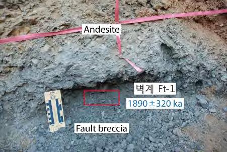 벽계단층은조사지점에서약 190만년전에재활동하였다. 그림 3.1.41 시료채취지점 그림 3.1.42 SR 수치연대 벽계지점의노두사진및 E 그림 3.1.43 벽계 Ft-1의 E (a) 과 Al(b), OH C 신호 (c) 의성장곡선과 ESR 수치연대와입자크기와의관계 (d) 3.