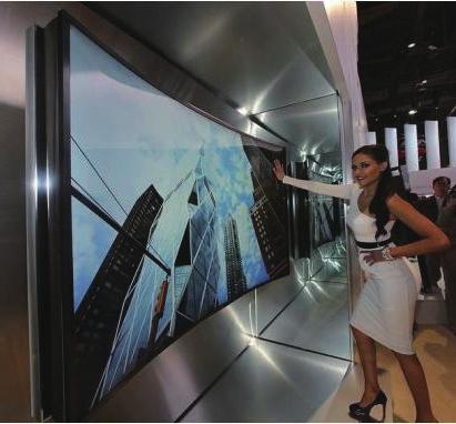 CES2014 에서삼성전자는 105 형곡면 (Curved) TV 와 85 형가변형 (Bendable) TV 를전시하여새로운 TV 카테고리를창출했다. 라운드형, 플 랫형, 곡면형, 가변형으로 TV 의새로운진화를선도했다.