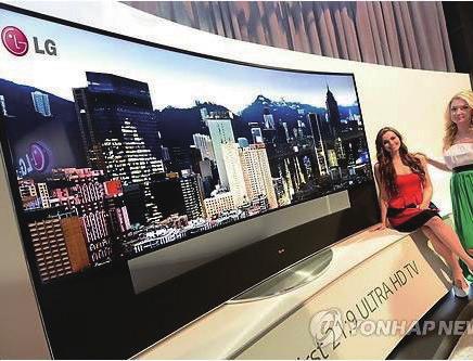 그림 3 LG 전자곡면형및가변형 UHD TV 곡면형 UHD TV 가변형 UHD TV LG전자는 105형뿐만아니라, 77,