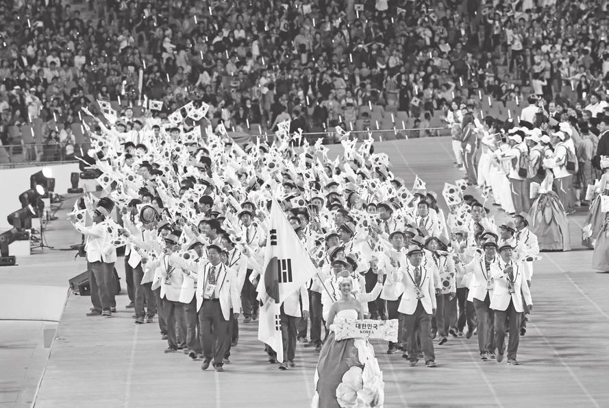 2014 인천아시안게임 (2014. 9. 19 10.4, 인천광역시 ) 50 억아시아인의최고체육축제인아시안게임은 9 월 19 일에개막해 10 월 4 일까지대한민국인천광역시에서열렸다. 한국은 36 개전종목에선수 831 명등총 1 천 68 명의선수단을파견했다. 역대최대규모의선수단이었다.