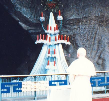 1997 년 87세의일기로선종하실때까지 살아있는성녀 로불리던마더데레사성녀는 2003년 10월 19일성요한바오로 2세교황님으로부터시복되셨으며 2016 년 9월 4일프란치스코교황님에의해시성되셨습니다. 마더데레사성녀는 1981년 5월 4일성모당을방문하셨습니다.