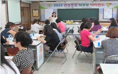 ( 수 ) 다목적실외부강사 건강증진실기연수 연수내용시기장소강사 우리아이건강한음식만들기 6.26.( 금 ) 급식실외부강사 천연화장품만들기 6.29.( 금 ) 과학실외부강사 건강한환경을위한친환경양말인형 만들기 10.8.( 목 ) 10.13.