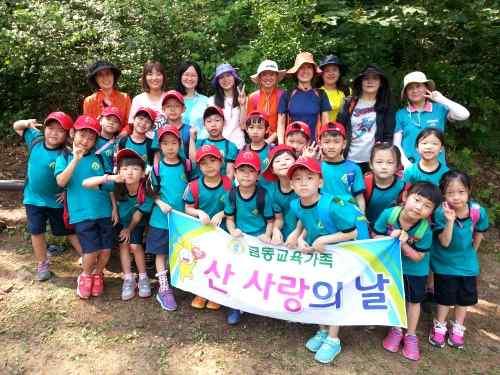 3 금동가족산사랑의날 개설배경및목적 교육공동체모두의건강증진을위해 금동가족산사랑의날 행사에참여하여, 기초체력향상및자연생태체험으로바른인성을함양하는건강한생활습관 기르기의바탕을마련 운영목표 연 2 회이상금동가족산사랑의날행사운영 1, 2 학기금동가족산사랑의날행사학생참여율및만족도 95% 이상달성 운영시기 : 학기별 1 회 (6 월,