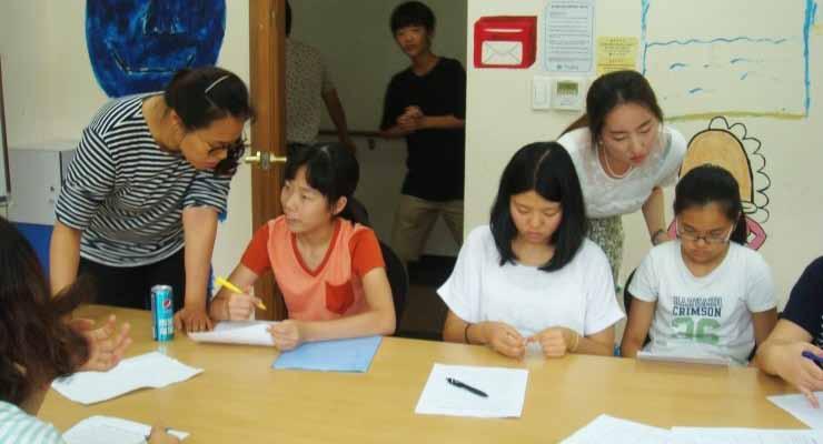 광주문화재단백서 2013 화나눔이가전문가가될수있게하였다. 재단에근무하는총괄담당자는파견인력이분산되어근무하면서발생될혼란을중재하는역할과전체과제의총정리를수행하였다. 문화복지사업정보제공및업무지원문화복지전문인력양성사업의추진배경이문화복지의최대규모사업인문화이용권사업의지원인력요청에서비롯되었다해도과언이아닌만큼, 문화나눔이의활동에서문화이용권사업이차지하는비중은크다.