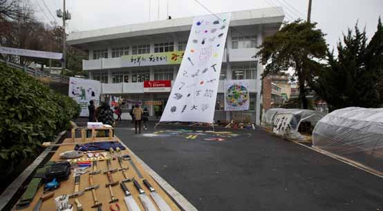 광주문화재단백서 2013 3. 광주문화예술교육지원센터 위치 : 광주광역시남구사동 177-35 건립년도 : 1979 년 2월 대지면적 : 995.8m2 건물개요 - 용도 : 교육원 - 건물규모 : 연면적 1,062.