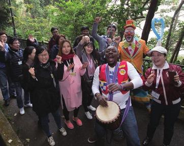 용의머리, 꼬리등각부분을만들면서각자맡은역할을다하지않으면용을완성할수없기때문에무엇보다팀워크를요구한다. 진정한즐거움은직접만든독특한용의탈을쓰고, 드래곤댄스를추는것이다.