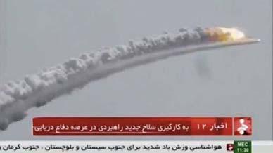 국방과학기술정보제 52 호 이란, 잠수함발사미사일연구중 이란의이슬람혁명수비대 (IRGC 6) ) 해군이잠수함에서발사할수있는미사일에대해연구를진행하고있음을시사했다. 이란의수중미사일발사장면 이란 TV는 2월 25~27 일사이에실시한 대예언자-8 (Great Prophet-8) 이슬람혁명수비대군사훈련중수중에서미사일을발사하는장면을방영하였다.