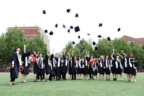 졸업필수학점 졸업을위한최소학점 : 48 semester credits 미국본교와동일한커리큘럼 모든정규수업영어로진행 일일 2교시중국어수업실시 STEM 중심의커리큘럼 본교와동일한학사운영지침 6 Science credits 4 Technology credits 4 Engineering credits 8 Mathematics