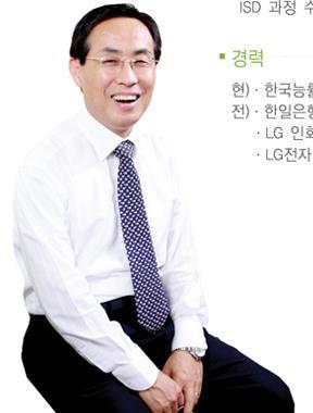 교수진 ( 안 ) 통찰자기탐색및시간관리 다양한진단을통해자신의과거및현재를점검해봄으로써내부자신을재발견하고미래의개인가치재창조를도모하기위한과정마련 진단결과를통하여개인의전체적인역량과자질을판단할수있게하는기회제공및과학적진단을통한최적화된경력목표설정 강사 약력및경력 現 KMA 상임교수 부산대학교법대학원행정학과석사 美인디아나대학교 ISD 과정수료 美휴먼어쎄스먼트강사과정