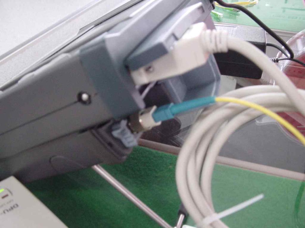 아. OTDR 사용방법 1) OTDR 과광케이블의커넥터를연결한다.