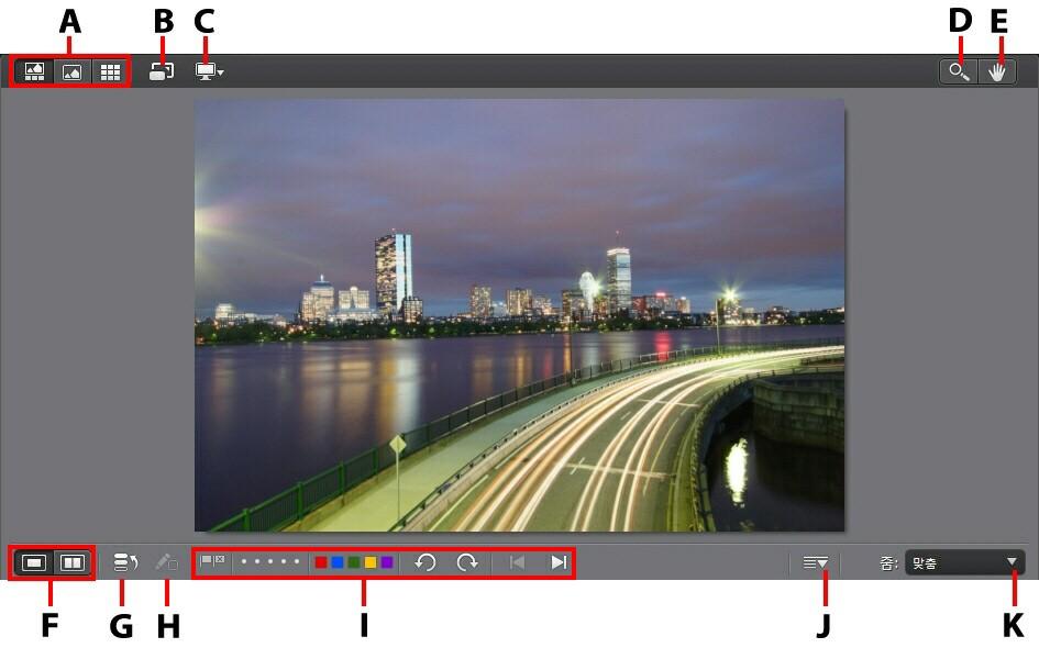 CyberLink PhotoDirector 사진 뷰어 창 사진 뷰어 창의 사진 브라우저 패널에는 선택한 사진의 미리 보기가 표시됩니다. 사 진에 적용한 조정은 사진 뷰어 창에서도 볼 수 있습니다.