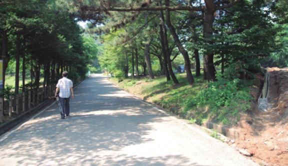 채소밭, 우물가 등이 있는 농업공원, 다양한 조형물로 볼거리 제공 주변명소 : 부천판타스틱 스튜디오,