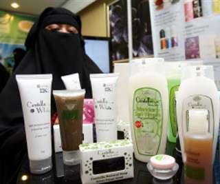 Global Business Report 10-026 할랄화장품을구매하는무슬림여성 주요제품 1 OnePure Halal Beauty - 캐나다피부과의료진, 화학자들과협력하여개발한화장품으로 2009년 두바이에출시 - OnePure Halal Beauty