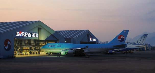 또한 A350 항공기의 Cargo Door 를 년하반기부터납품중이며, 최근수주한 A320 항공기날개부분인 Sharklet 설계 / 제작사업도성공적으로진행되어 2012 년하반기부터이를납품할계획입니다. (2) 군용기창정비 / 성능개량및제작우리나라육ㆍ해ㆍ공군뿐만아니라아ㆍ태지역미군의각종전투기, 수송기및헬리콥터창정비작업을수행하여군전투력유지에기여하고있습니다.