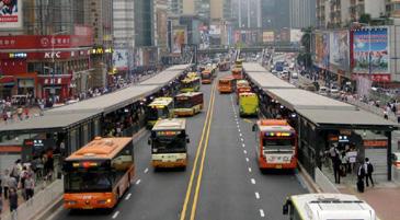 계획에서는중국 12차 5개년계획기간인 2015년말까지대중교통수단분담률을 50% 이상, 버스전용차로를 1만km이상, 도심지역에서대중교통시설접근거리 500m 이내, 환승시간을 5분이내로할것을목표로하고있다. 중국운수교통부는 교통운수 12-5 발전규획 을바탕으로 37개도시를 대중교통도시 (Transit Metropolis) 4 시범사업지로선정하였다.